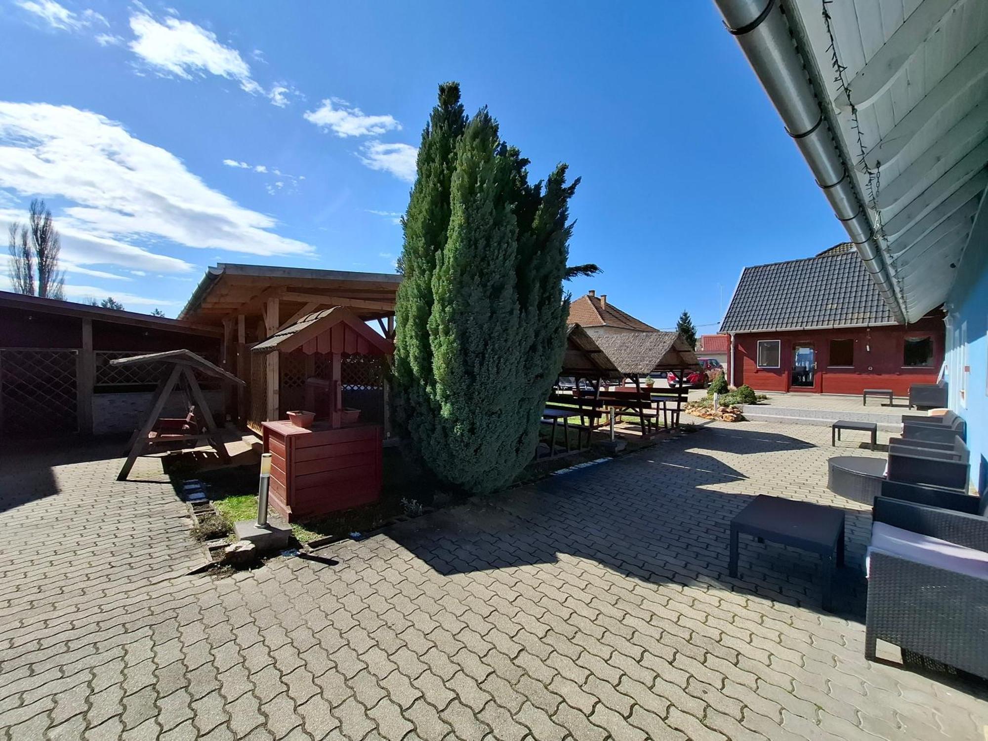 Kék Lagúna Wellness Apartmanok Egerszalók Esterno foto