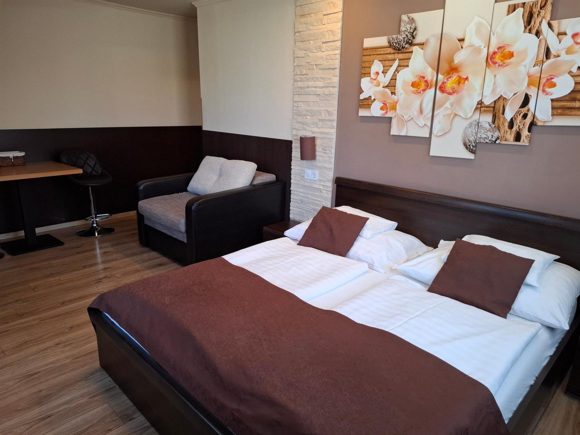 Kék Lagúna Wellness Apartmanok Egerszalók Esterno foto